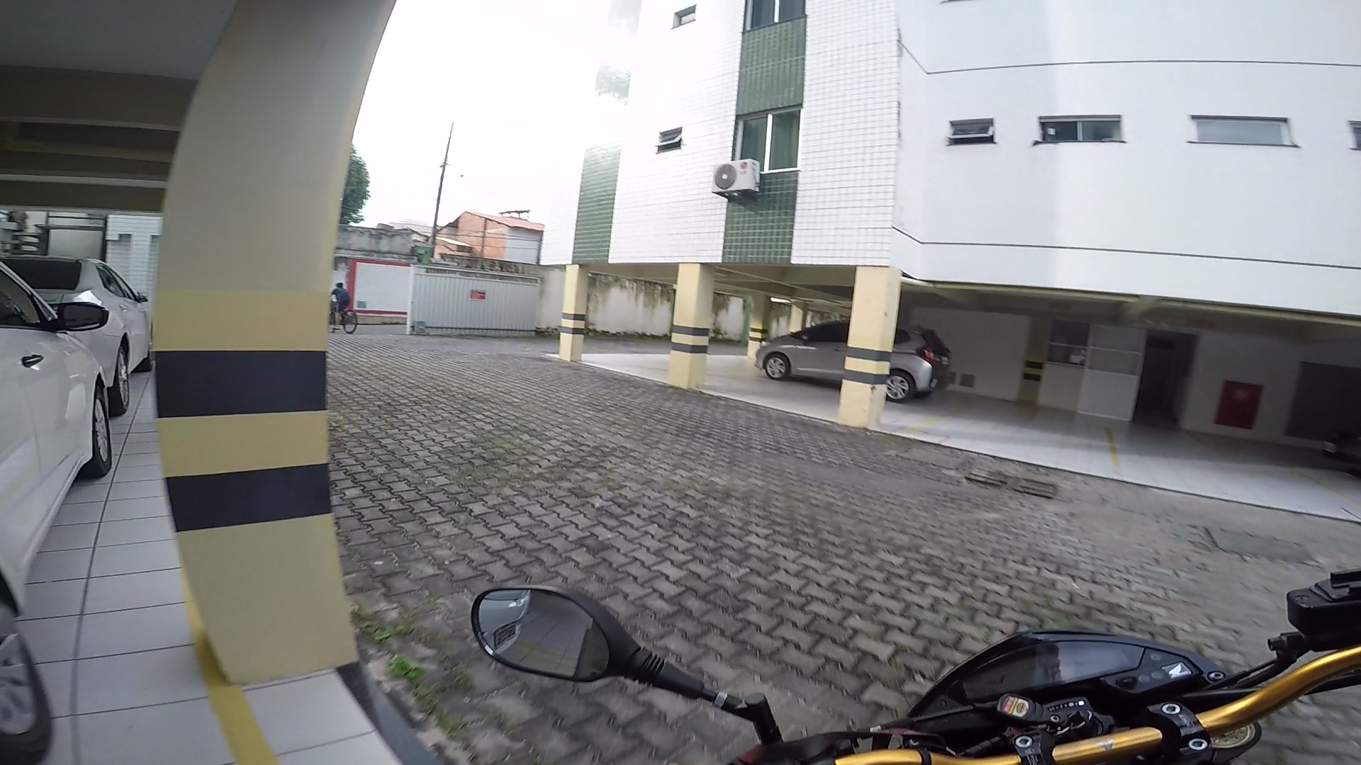http://videos.introcdc.com/Canal/MotoVlog/Serjona/Rafael de Bicicleta/GOPR4263.00_00_30_49.Quadro001.png